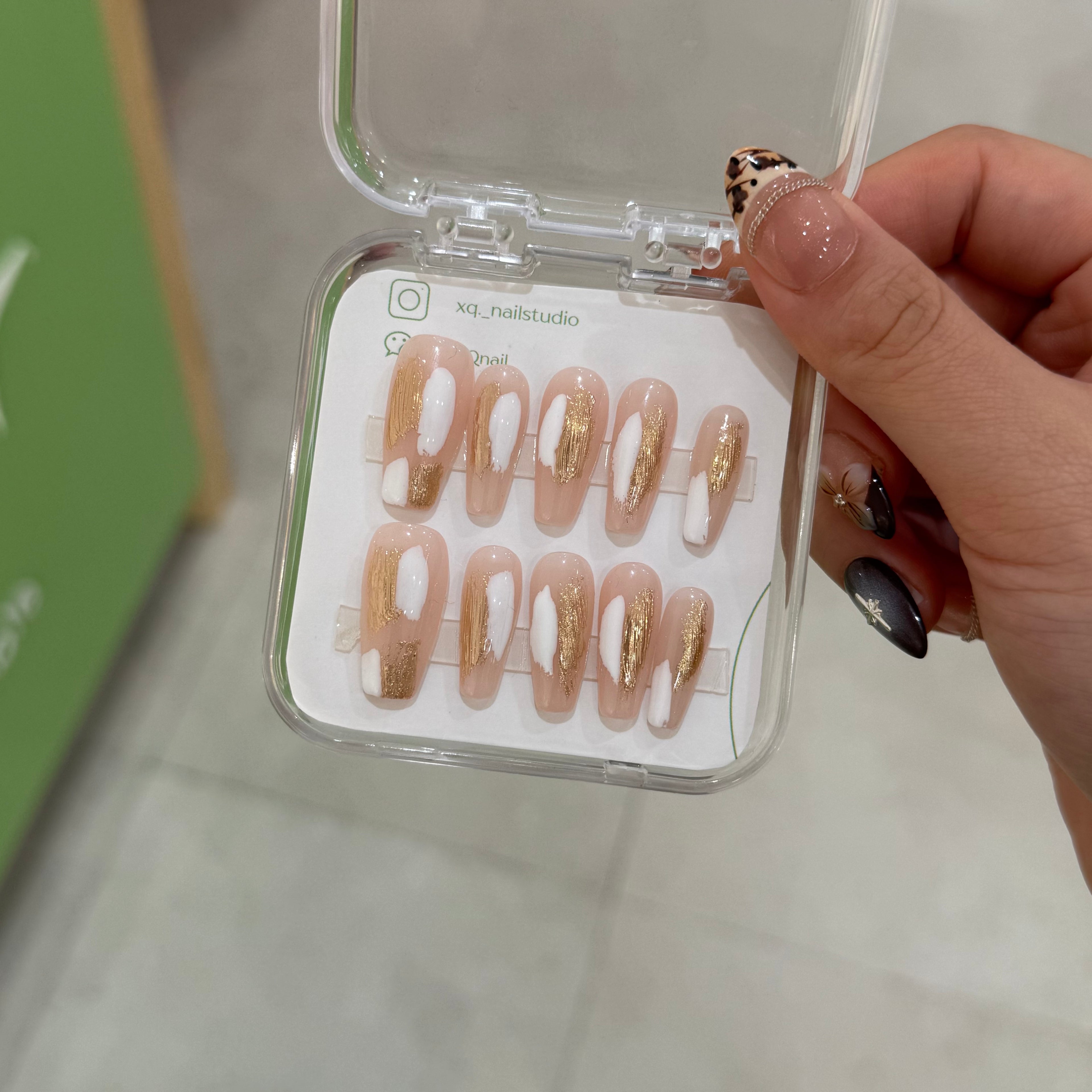 Nude Gold Brush